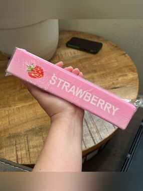 Strawberry-scented, slow-rising butter squishy stress relief toy 14oz